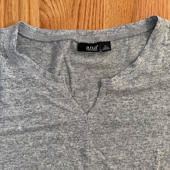 a.n.a Women’s Heather Gray Short Sleeve Shirt - Picture 3 of 8
